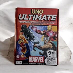 Marvel UNO Ultimate Card Game - Red and Black Edition